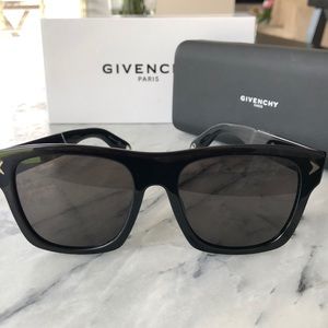 givenchy gv 7011